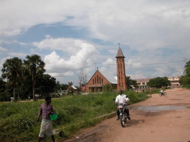 Kananga_eglise.jpg - Kananga - une église