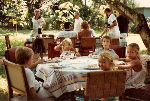 1982.jpg - Barbecue chez Omer Lequeux