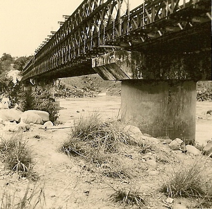 057.jpg - Pont sur le Kasai